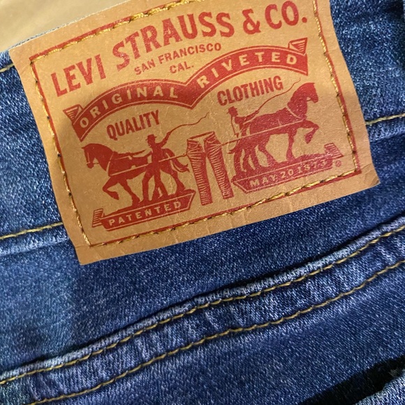 Ladies Levi skinny size 30 - Picture 3 of 3